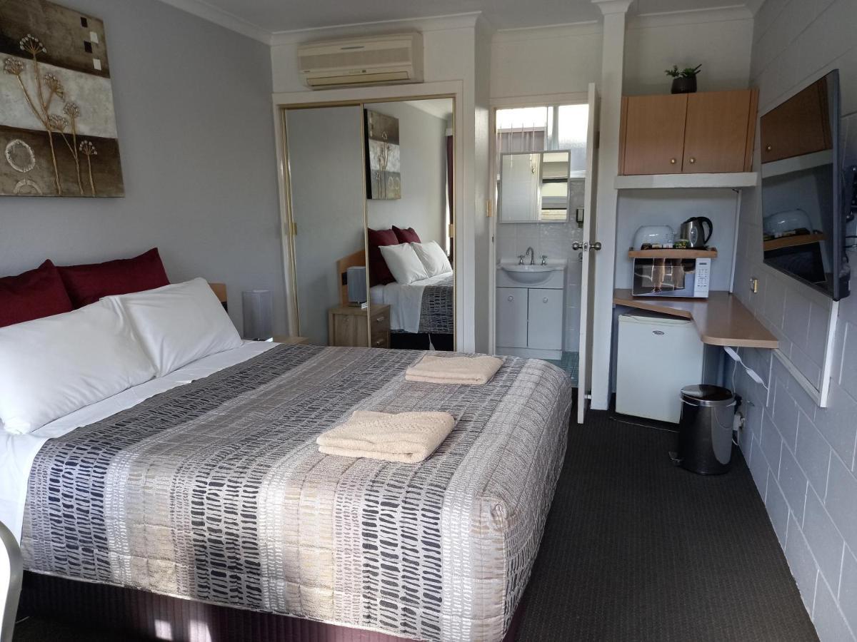 White Manor 3*