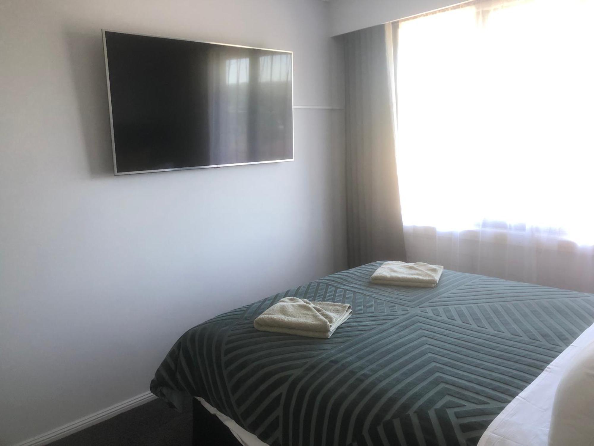 Motel White Manor