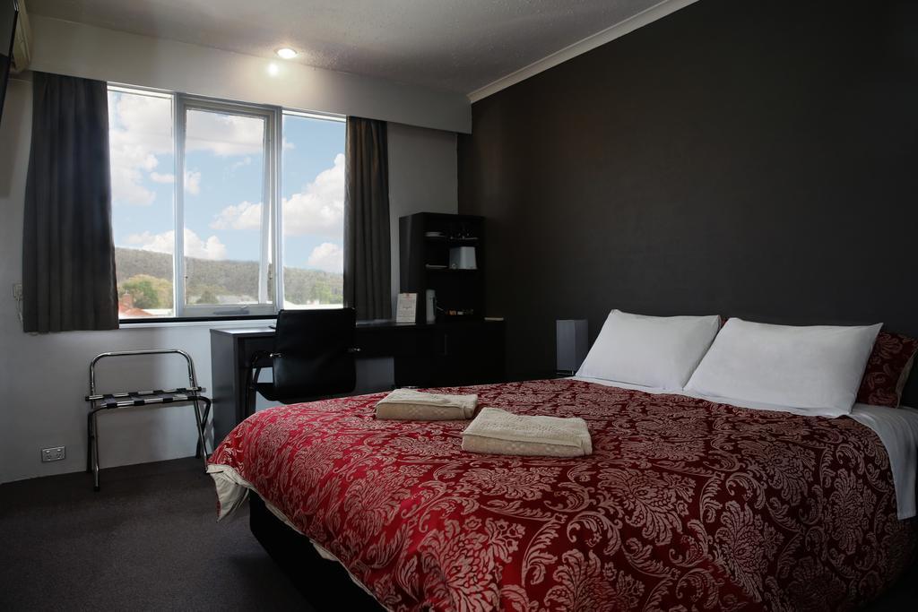 White Manor 3*
