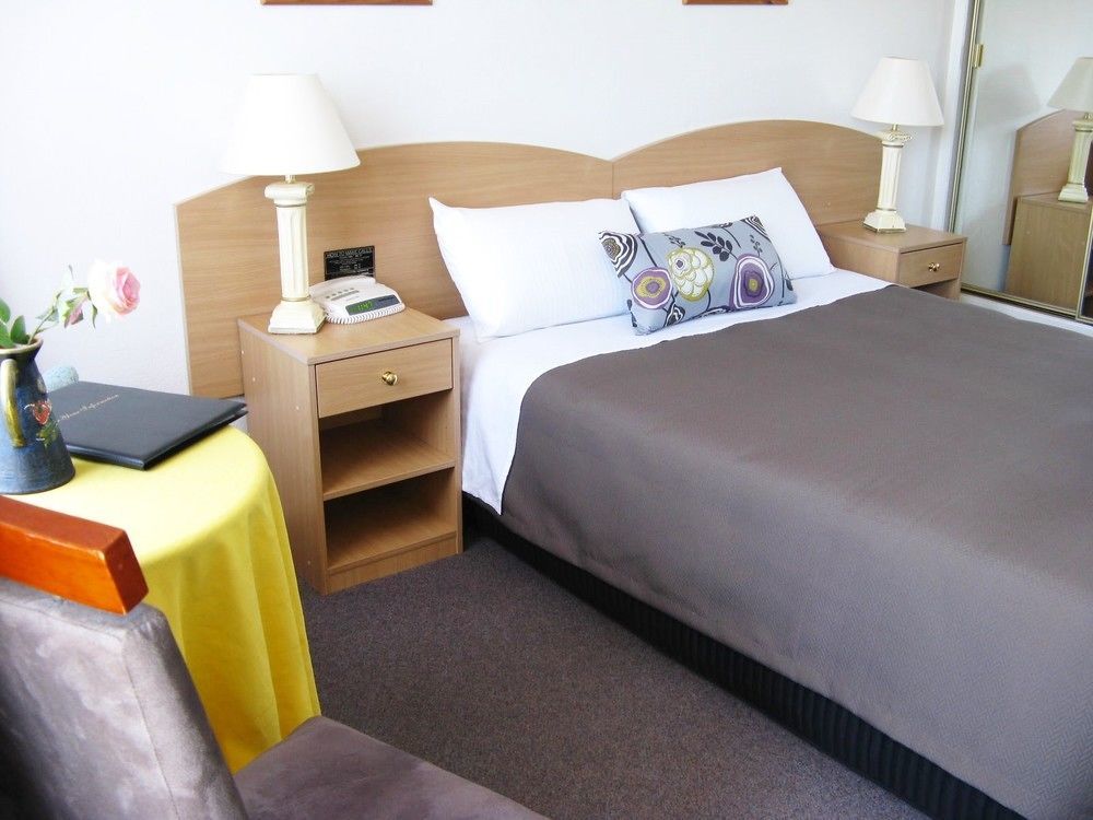 White Manor 3*
