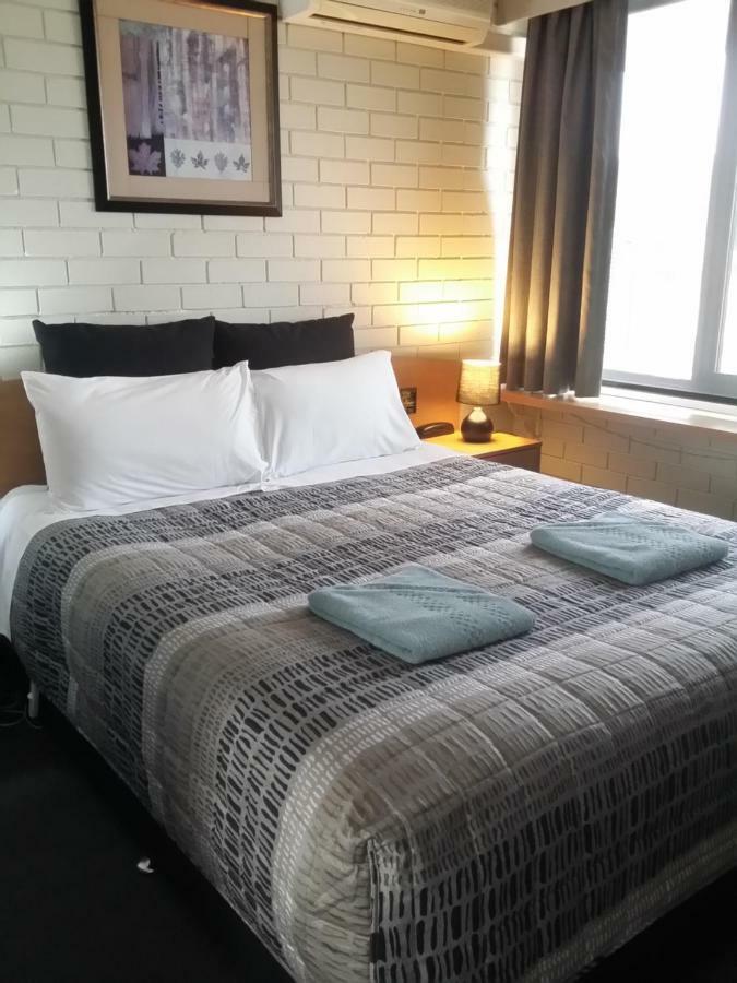 White Manor 3*